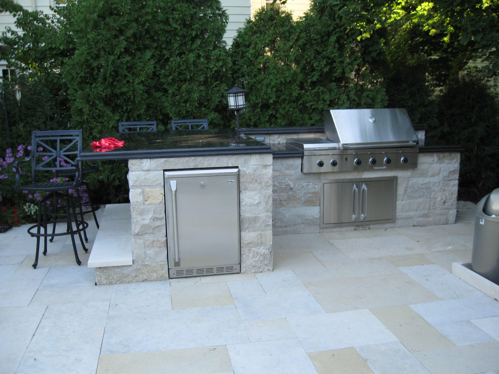 OUTDOOR KITCHEN