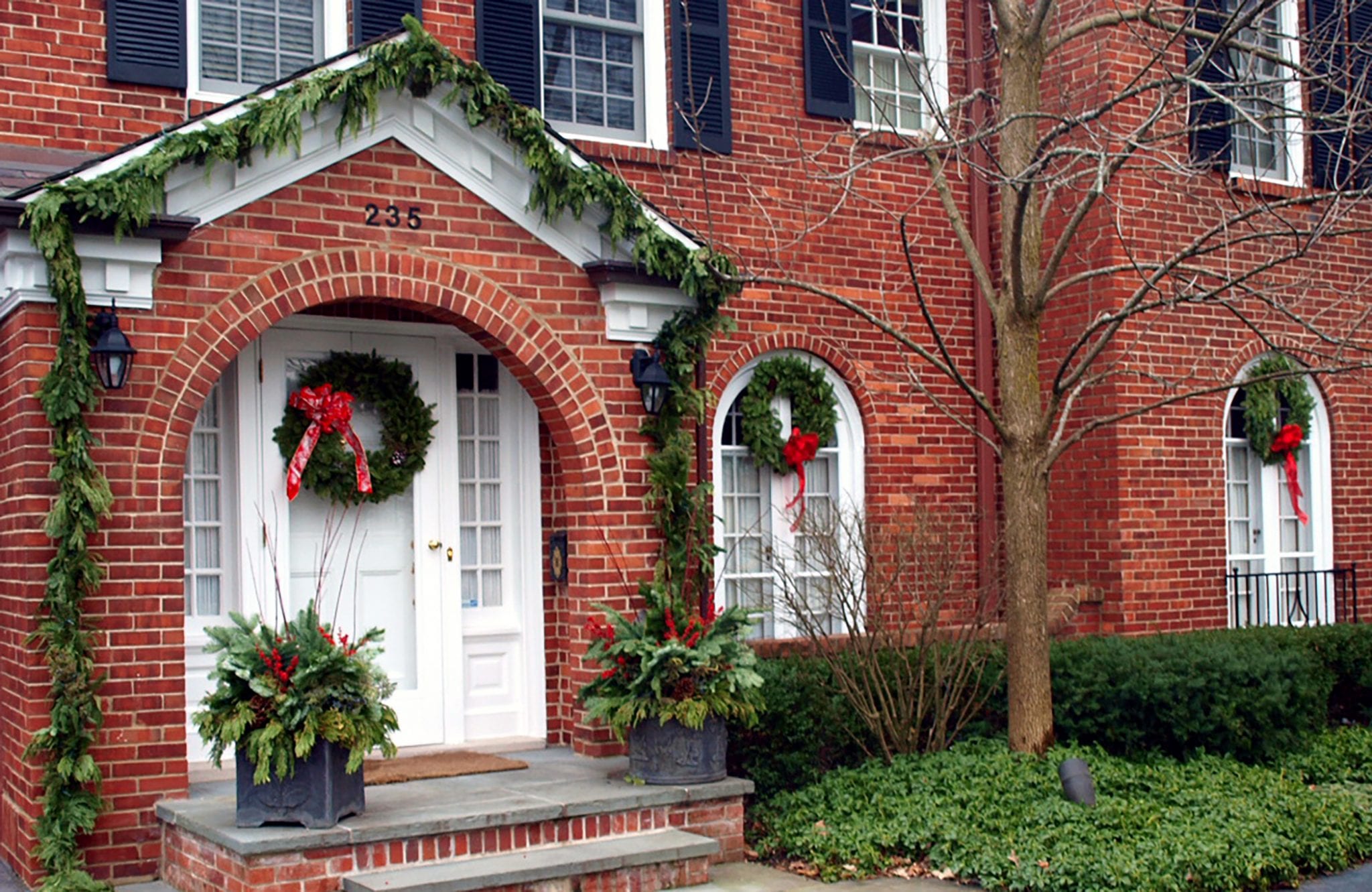 front of house decorated for holidays 